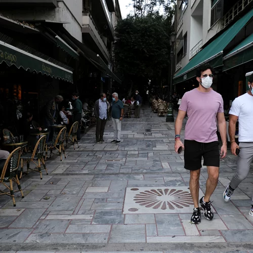 Εστίαση | Πτώση τζίρου 50% μετά τα υποχρεωτικά rapid test των ανεμβολίαστων - Απώλειες τζίρου 1,8 δισ. ευρώ το 2020