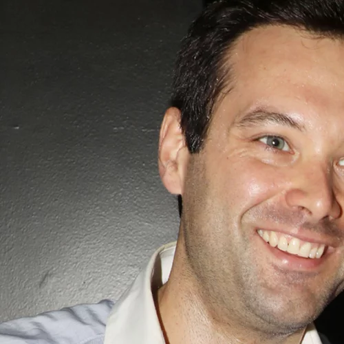 Στράτος Χατζηηλίας | Αυτός είναι ο ηθοποιός που δουλεύει ως διανομέας για τον βιοπορισμό του