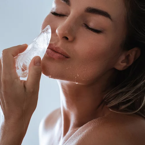 Παγάκι στο πρόσωπο | Κάνει όντως θαύματα ή είναι ακόμα ένα trend;