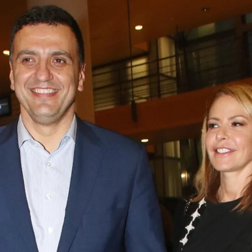 Ο Βασίλης Κικίλιας και η Τζένη Μπαλατσινού μάς δείχνουν για πρώτη φορά το πρόσωπο του γιου του