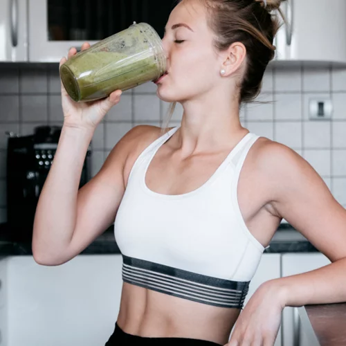 Smoothies αντί για σνακ | 4 γευστικές επιλογές υγιεινών smoothies με φρούτα και λαχανικά