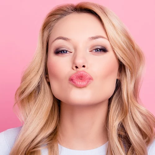 Το φρουτένιο lip balm που δεν θα χορταίνεις να φοράς