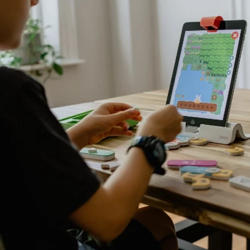 Ναι στις οθόνες, αλλά όχι όλη την ώρα | Πώς να θέσετε όρια στα παιδιά και να τα βοηθήσετε να τις αξιοποιούν με τον καλύτερο τρόπο