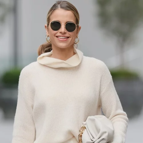 Αυτό είναι το πλεκτό φόρεμα που είναι ιδανικό για τον χειμώνα και αξίζει να αποκτήσεις πριν γίνει sold out