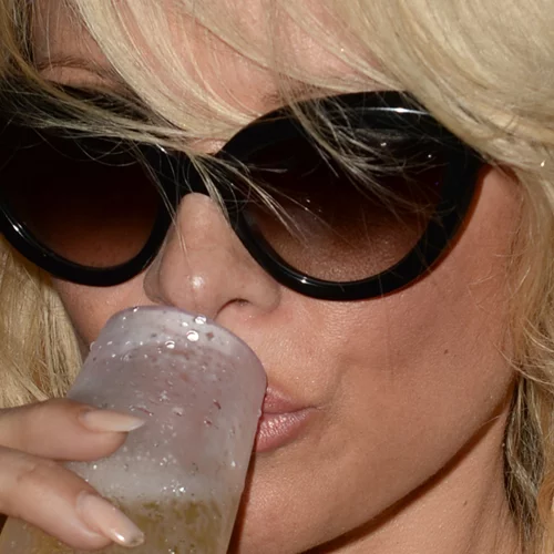 Η Pamela Anderson ανοίγει την καρδιά της στο Netflix