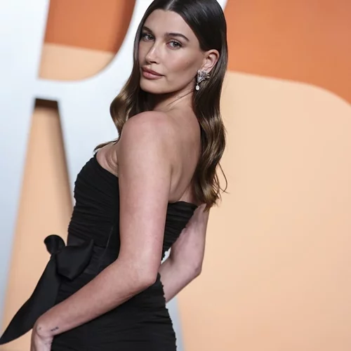 Hailey Bieber | To σπάνιο στιγμιότυπο με τον γιο της Jack