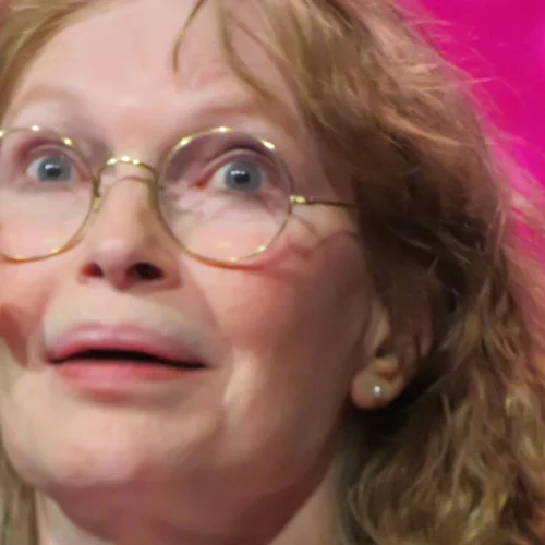 "Κοιμόταν γυμνή μαζί με τον γιο μας"