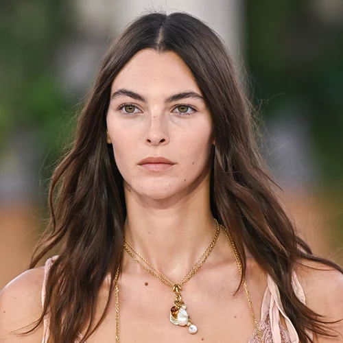 Αυτό είναι το ξανθό χρώμα που μπορούν να υιοθετήσουν άφοβα όλες οι καστανές