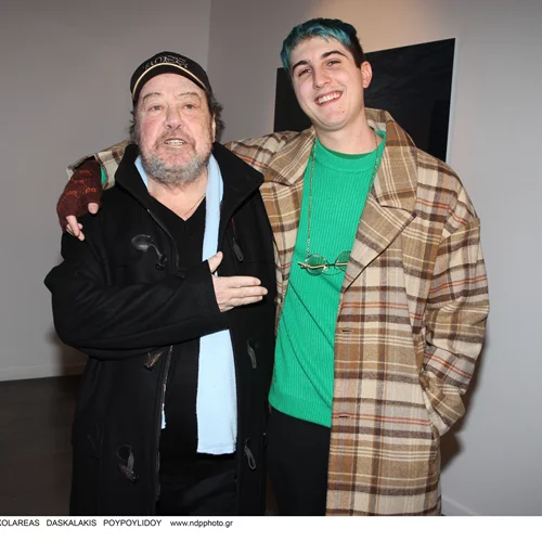 "Πατέρας και γιος μαζι στο πιάνο" | Η σπάνια φωτογραφία του Γιάννη Πάριου με τον Good Job Nicky