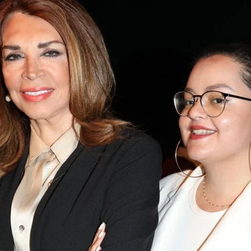 Μαριτίνα Ντενίση | Η chic εμφάνισή της στο Ζάππειο στη βράβευση της μητέρας της