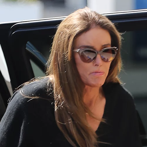 Η Caitlyn Jenner ανακοινώνει την υποψηφιότητά της για τη θέση του κυβερνήτη της Καλιφόρνιας