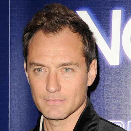 Η πανέμορφη κόρη του Jude Law εμφανίστηκε στις Κάννες με ξυρισμένο κεφάλι