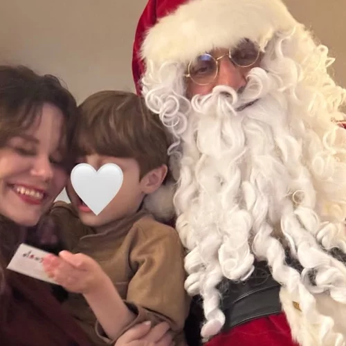 "Ο πιο γλυκός μπαμπάς" | Ο Γιώργος Χρανιώτης ντύθηκε Άγιος Βασίλης για χάρη του μικρού Αλέξανδρου