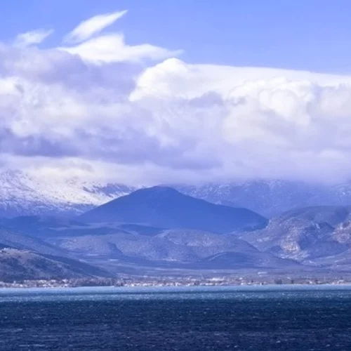 Σε ποιες περιοχές θα σημειωθούν καταιγίδες, ισχυροί βορειάδες και χιονοπτώσεις σήμερα