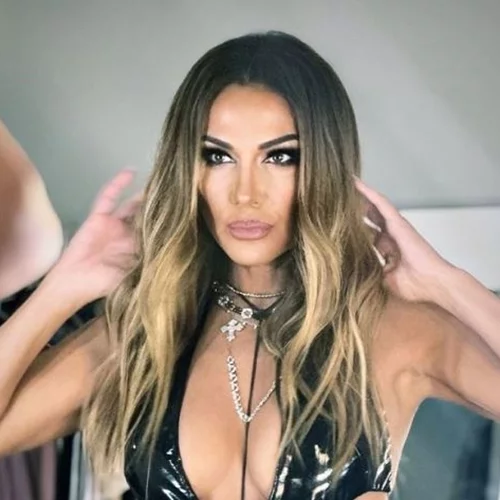 Panik Concert 2023: Τα αστέρια της μουσικής βιομηχανίας στην ίδια σκηνή- Παγιέτες, στρας και χρώμα στο red carpet της βραδιάς