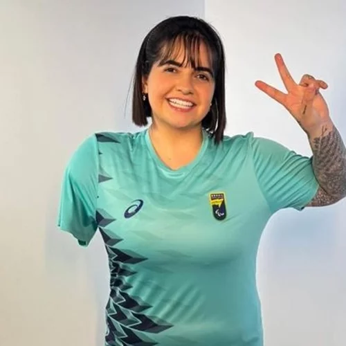 Μπρούνα Αλεξάντρε: Η αθλήτρια με το ένα χέρι, που θα αγωνιστεί σε Ολυμπιακούς και Παραολυμπιακούς Αγώνες