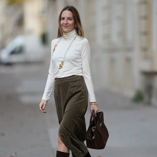 Η βελούδινη φούστα με δαντέλα από τη Marks and Spencer που θα φορέσεις σίγουρα τα Χριστούγεννα