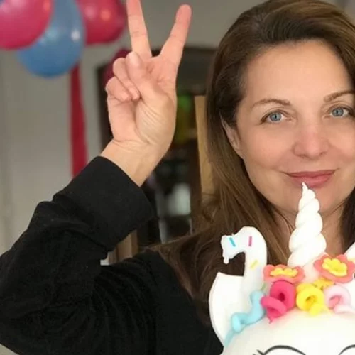 Γενέθλια για την Άντζελα Γκερέκου | Η τούρτα εμπνευσμένη από τη Μαρία Βοσκοπούλου και η ηλικία της