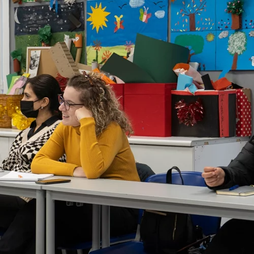 Γυναίκες προσφυγικής και μεταναστευτικής καταγωγής επιμορφώνονται ως "νταντάδες της γειτονιάς"