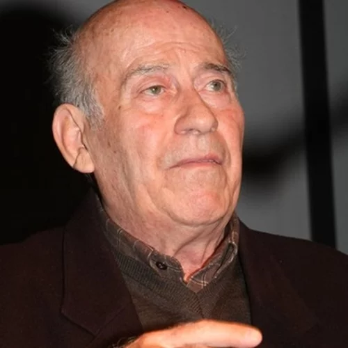 Ο Θανάσης Βέγγος με την οικογένειά του μέσα από ένα σπάνιο φωτογραφικό κλικ