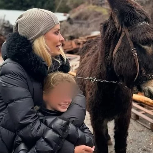 Ελένη Μενεγάκη | Στην ορεινή Αρκαδία με τον Μάκη, τη Βαλέρια και τη Μαρίνα - Η θερμή παράκληση στους δημοσιογράφους