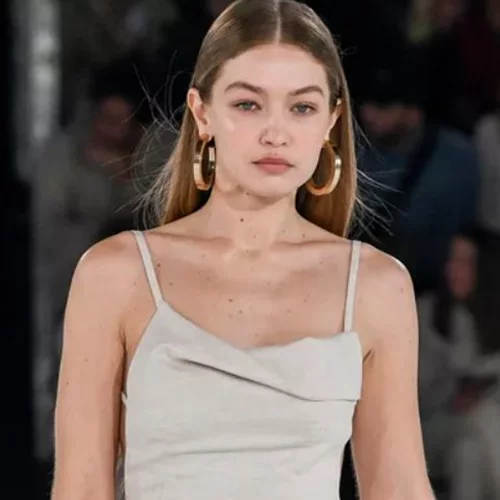 Gigi Hadid | Το νέο πλατινέ hair look της με την υπογραφή Έλληνα hairstylist