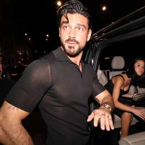 Ο Michele Morrone είναι στην Ελλάδα | Οι πρώτες εικόνες από την άφιξη του