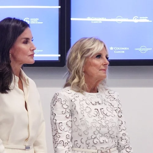 Η βασίλισσα Letizia και η Jill Biden δείχνουν πώς θα φορέσουμε το λευκό το φθινόπωρο