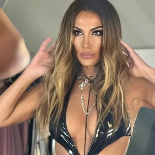 Δέσποινα Βανδή | Με Celia Kritharioti vinyl ολόσωμη φόρμα στην Κύπρο