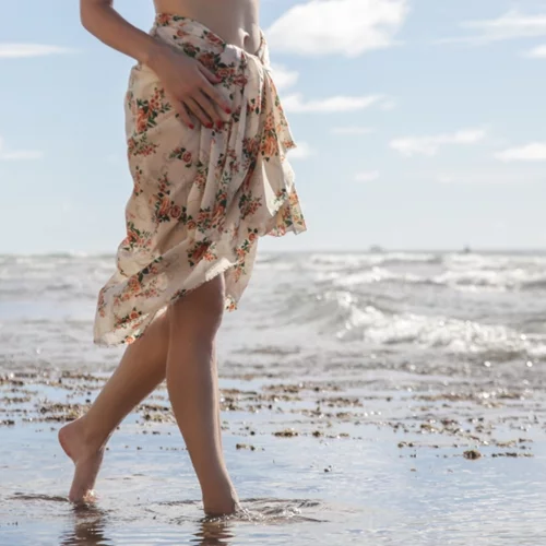 Ερωτευτήκαμε αυτές τις φούστες | 10 sarong για να φοράς στην παραλία και στην πόλη