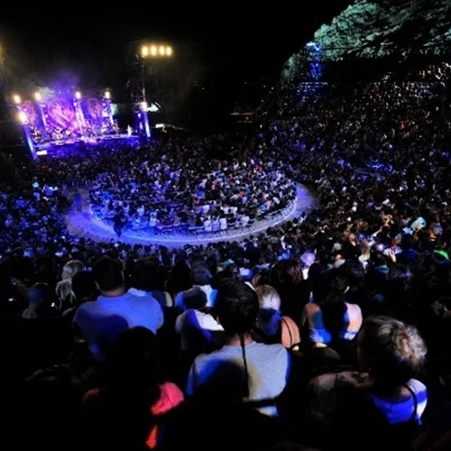 Έπειτα από 15 χρόνια και με χρηματοδότηση της Περιφέρειας, άνοιξε για το κοινό το θέατρο του Λυκαβηττού