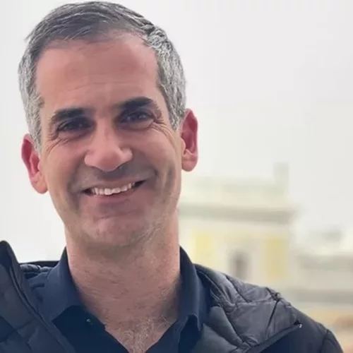 Κώστας Μπακογιάννης | Η σπάνια δημόσια εμφάνιση με τα παιδιά του και την αδερφή του, Αλεξία