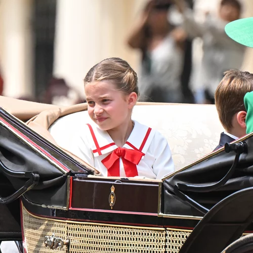 Tο βίντεο που η 9χρονη Charlotte χορεύει και τραγουδά στο σπίτι της