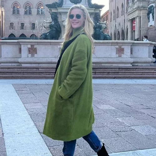 Ζέτα Μακρυπούλια | Η άνετη cross body τσάντα που δεν αποχωρίστηκε στο ταξίδι της στην Ιταλία