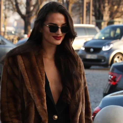 Βρήκαμε το Mango παλτό με faux γούνα που έχει γίνει ανάρπαστο