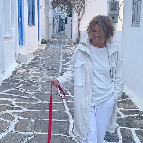 Σοφία Αλιμπέρτη | Σε πλαζ της Πάρου και η λεπτομέρεια που λατρέψαμε