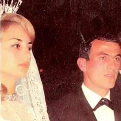 57χρόνια πριν: Η Βίκυ Μοσχολιού νύφη στο πλευρό του Μίμη Δομάζου