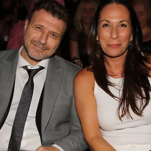 Ο Γιάννης Πλούταρχος με την οικογένεια του σε σπάνια βραδινή έξοδο