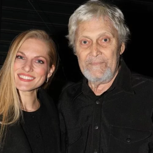 Η Σάρα Εσκενάζυ στο πρώτο μήνυμα μετά τον θάνατο του πατέρα της