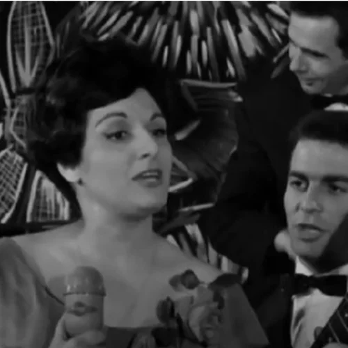 Μπεάτα Ασημακοπούλου | Το midi λευκό νυφικό σε γραμμή Dior που εντυπωσίασε τους πάντες στον γάμο της με τον Ορέστη Λάσκο