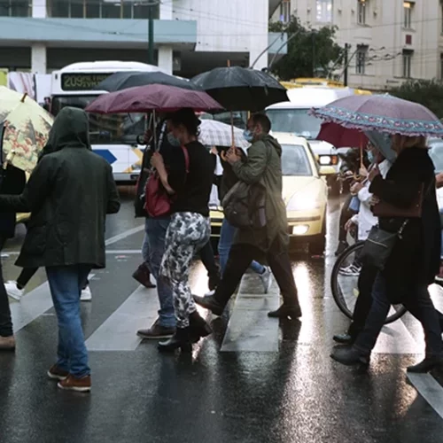 Καιρός| Από τη μία 23 βαθμούς η θερμοκρασία και από την άλλη... βροχές - Πού θα χρειαστεί ομπρέλα