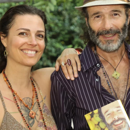 Θανάσης Ευθυμιάδης | Φωτογραφίζει τη γυναίκα του και στέλνει το δικό του "ηχηρό" για τις γυναικοκτονίες