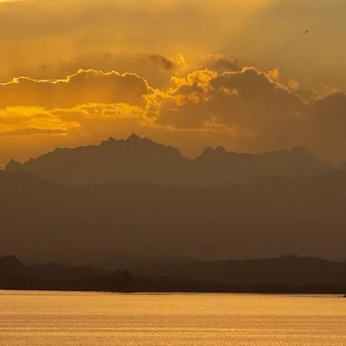 Πορτοκαλί βάφτηκε η λίμνη της Γενεύης - Σκόνη από την έρημο Σαχάρα καλύπτει την Ελβετία