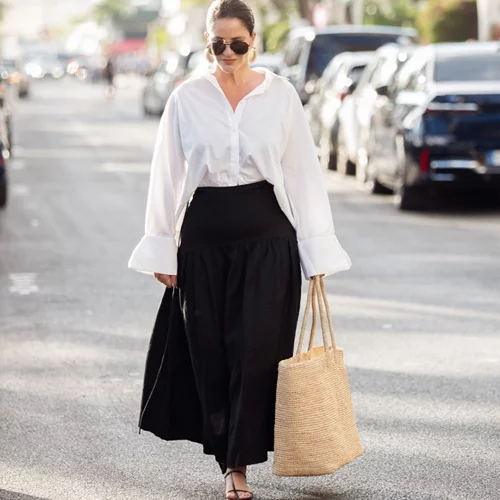 Αυτή η μαύρη λινή φούστα από τη Mango ταιριάζει με όλα σου τα ρούχα και θα γίνει η αγαπημένη σου για το καλοκαίρι