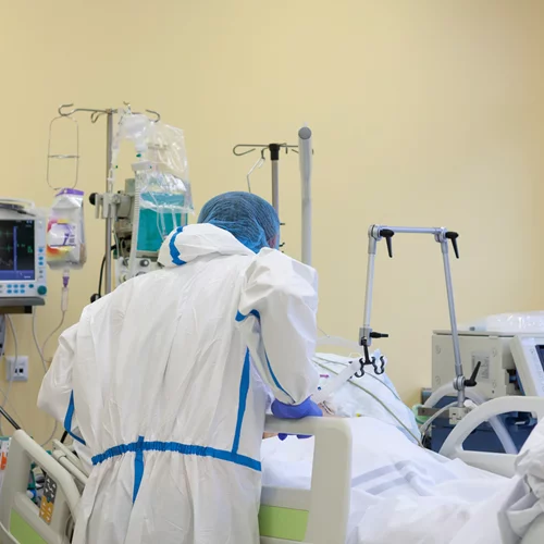 Κορονοϊός | Ξεκινά σήμερα η επίταξη ιδιωτών γιατρών - Έρχονται αλλαγές στα πιστοποιητικά εμβολιασμού