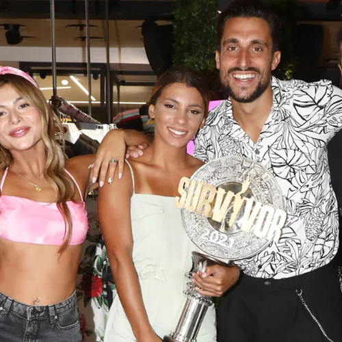 Πανζουρλισμός στο μαγαζί του Σάκη Κατσούλη στο Περιστέρι - Πλήθος κόσμου για μία σέλφι (pics)