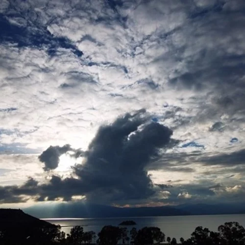 Η πρόγνωση της ΕΜΥ | Άνεμοι εώς 9 μποφόρ και μεμονωμένες καταιγίδες