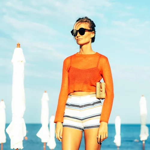 Τι φορούν οι Γαλλίδες fashionistas στην παραλία; | Τα πιο κομψά beach looks για να εμπνευστείς