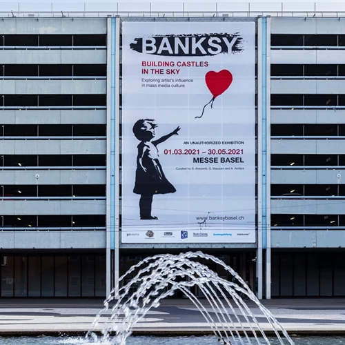 Τρία έργα του Banksy έχουν κατασχεθεί από την αστυνομία στην Ουαλία στο πλαίσιο ποινικής έρευνας