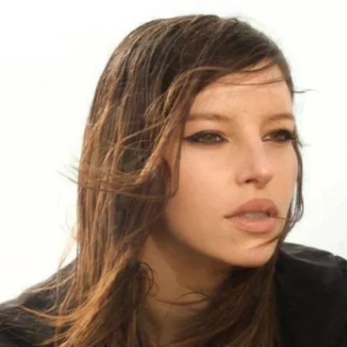 Πιο ξανθιά από ποτέ η Χαρά Παππά | Δες το νέο της look